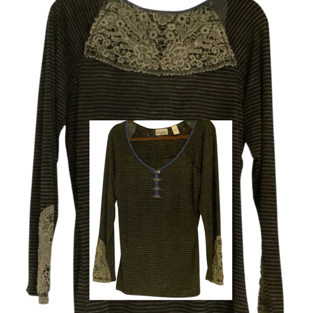 BKE. Distressed soft knit top with lots of fabulous detailing. Lace trim. Sz. L - Picture 2 of 5